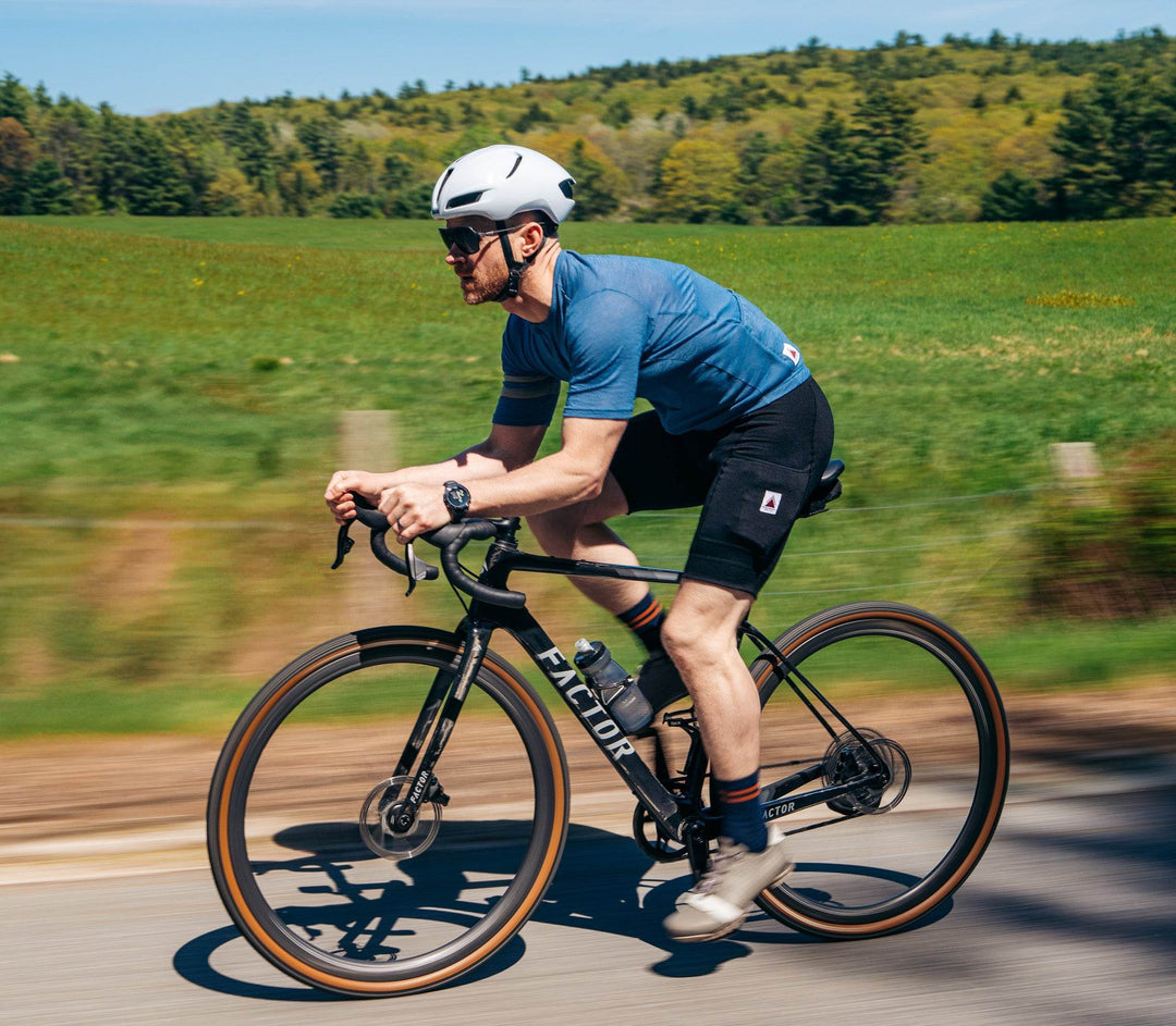The Merino Wool Cargo Bib Shorts - Black - Pinebury