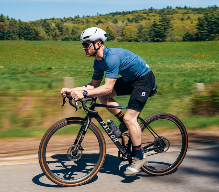 The Merino Wool Cargo Bib Shorts - Black - Pinebury